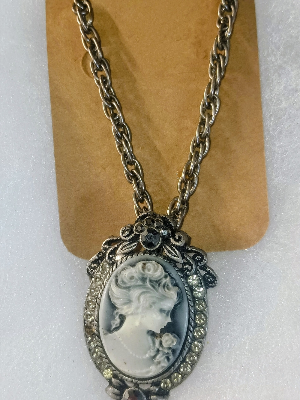 Vintage-Inspired Silver Cameo Pendant Necklace - White & Silver